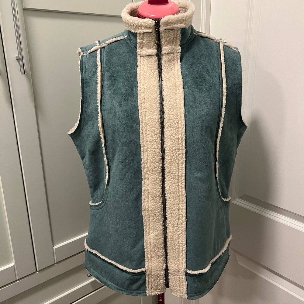 WINDRIVER Outfitters Sherpa Lined Trimmed Faux Leather Teal Vest Large